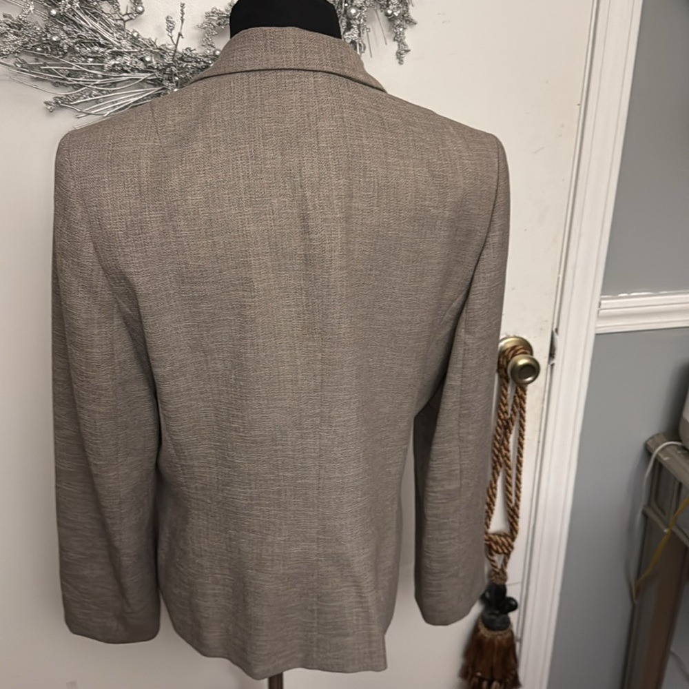 Skirt suit - Picture 5 of 9
